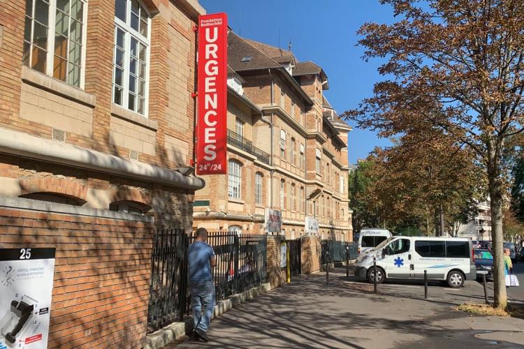 Entrée des urgences de l'Hôpital Fondation Rothschild