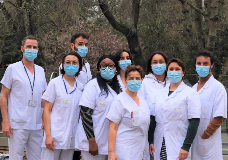 Photo de groupe des infirmières et infirmiers